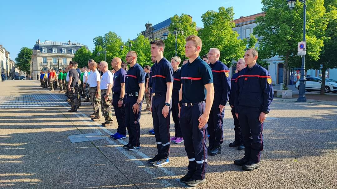 53eRT1's tweet photo. A l'occasion du footing régimentaire effectué dans sa garnison, le #53RT ajoute ...

1️⃣8️⃣0️⃣0️⃣ km au profit des blessés !

#TenirLEffort #AvecNosBlessés https://t.co/LudhOHcdZC