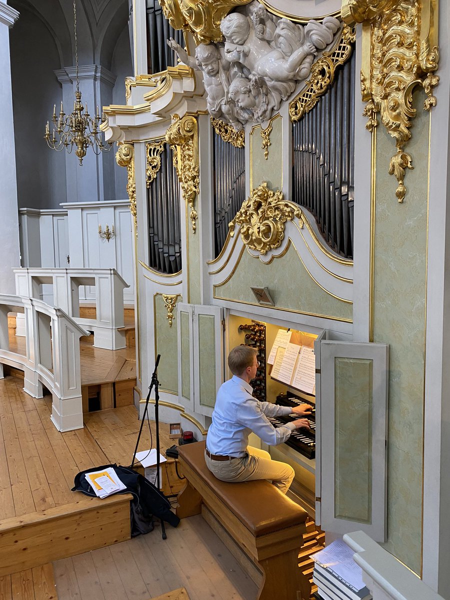 HuguesRameau's tweet photo. Concert au plus près de l’instrument et de l’organiste Sebastian Freitag. Moment assez unique dans la Kathedrale SS. Trinitas de Dresde. #visitdresden https://t.co/ufDgeDz9ht