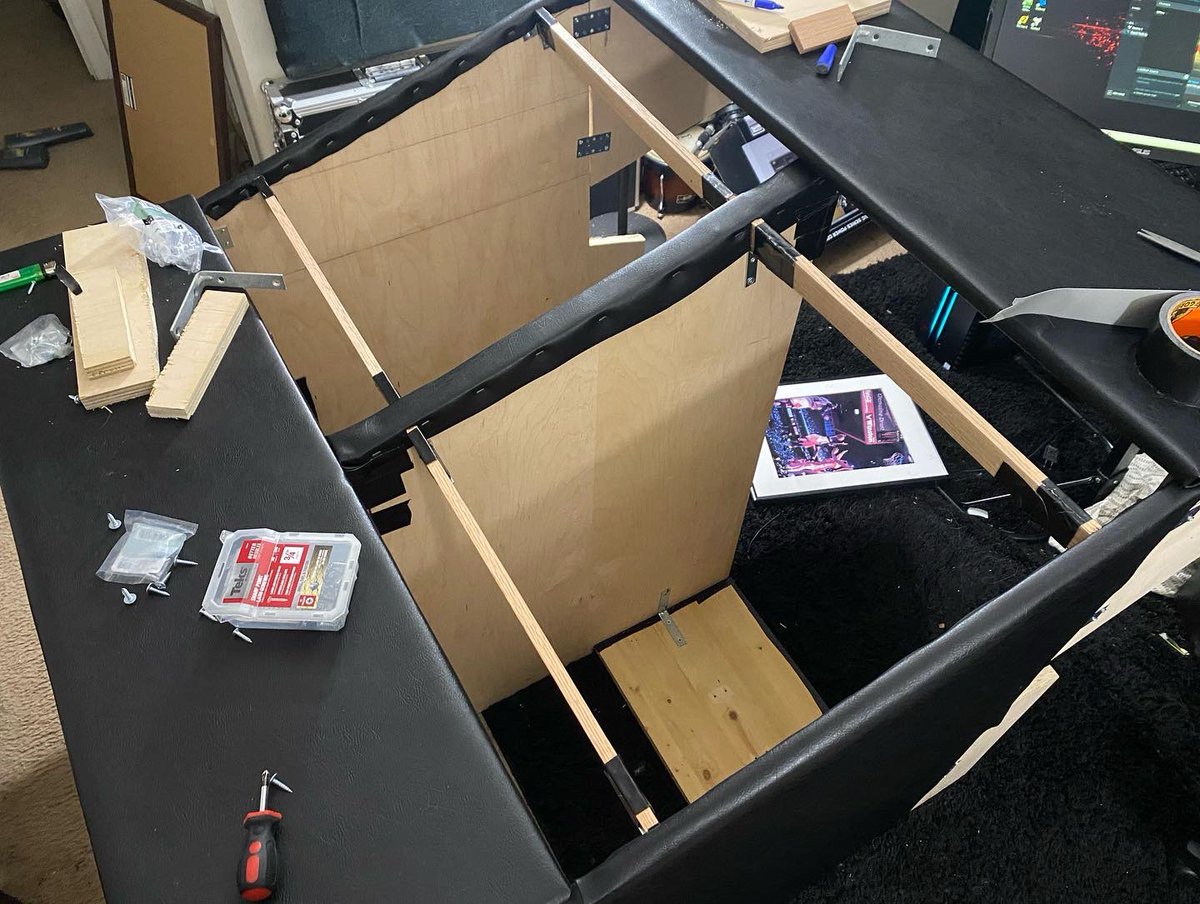 GottaBeClassic's tweet photo. How to build a Mixing/Mastering Desk Youself Pt.2..Lowes, HobbyLobby, Walmart can get you there #Engineering #Mastering #Mixing #Recording #Production #woodwork https://t.co/DvsdrlUuUk