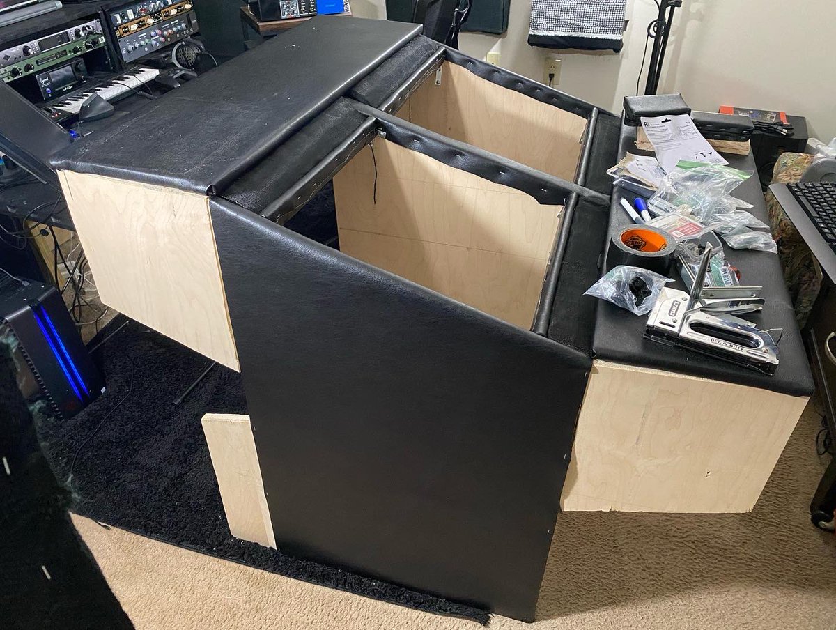 GottaBeClassic's tweet photo. How to build a Mixing/Mastering Desk Youself Pt.2..Lowes, HobbyLobby, Walmart can get you there #Engineering #Mastering #Mixing #Recording #Production #woodwork https://t.co/DvsdrlUuUk