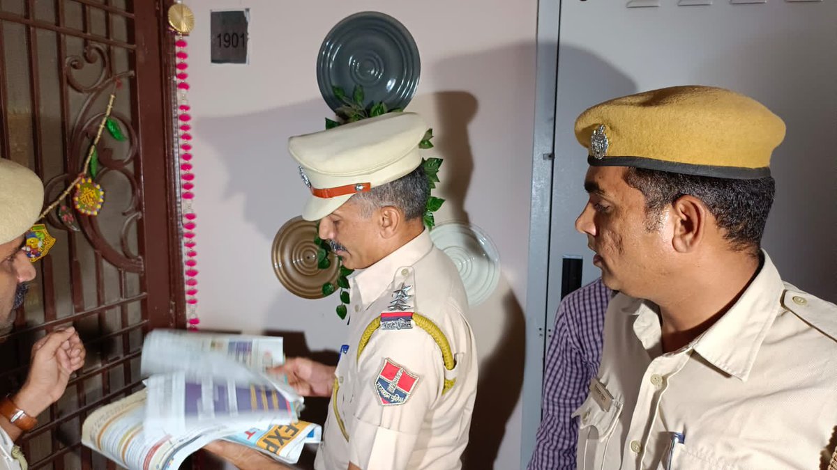 Shehzad_Ind's tweet photo. When there is a stay on coercive action against Aman Chopra by High Court why is the Rajasthan police at his doorstep to arrest him

This is complete and blatant violation of the HC order 

Vindictive https://t.co/7mUPbfytjp