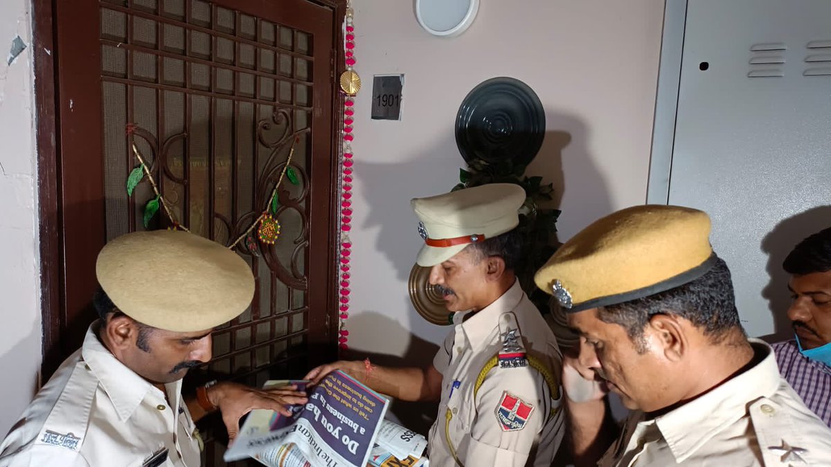 Shehzad_Ind's tweet photo. When there is a stay on coercive action against Aman Chopra by High Court why is the Rajasthan police at his doorstep to arrest him

This is complete and blatant violation of the HC order 

Vindictive https://t.co/7mUPbfytjp