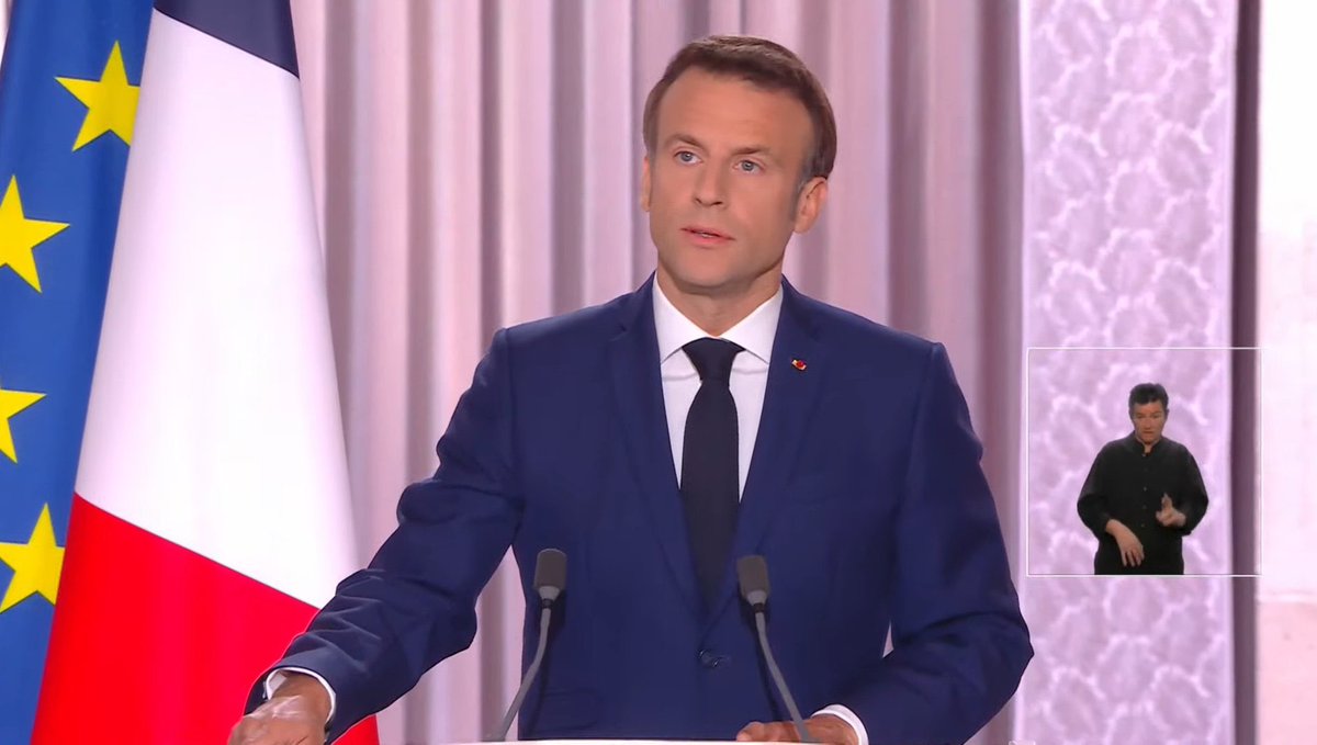 francoisedumas_'s tweet photo. « Servir nos enfants à qui je veux léguer une planète plus vivable, j’en fais le serment, et une France plus vivante ». 
Les mots sincères du Président @EmmanuelMacron lors de son #investiture. Une nouvelle page d’action s’ouvre pour la France et pour l’Europe🇫🇷🇪🇺 https://t.co/iBiRbjWRip