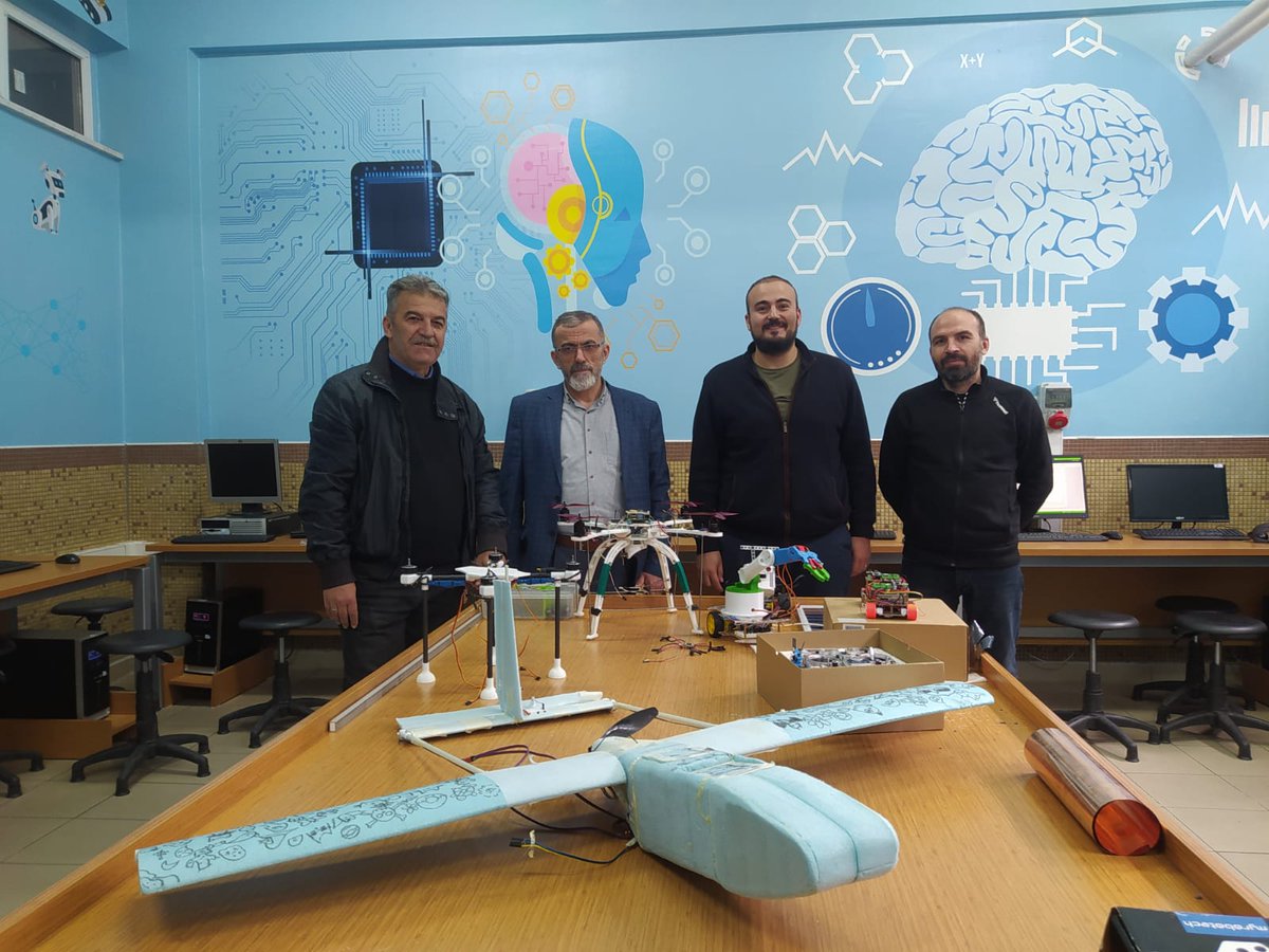 meramMEM's tweet photo. İlçemiz @SukruImam , Teknoloji Takımlarının 🤖 çalışmaları muazzam. Tebrik eder , başarılar dileriz 🤖🤖🤖

@mustafakoca42 https://t.co/sKKjzfJgPP