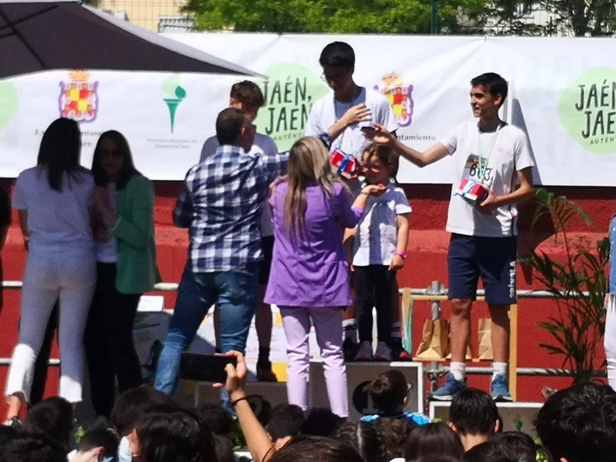 #Carrera 'La Gloria' 🏃🏻‍♀️🏃🏻‍♂️
Queremos dar la enhorabuena 🎉 a nuestra alumna Jimena Martorell por su primer puesto 🥇 en la categoría alevín femenina 👏👏 y a nuestro alumno Jose Carlos por su tercer puesto 🥉 en la categoría cadete masculino 👏👏  #esfuerzo