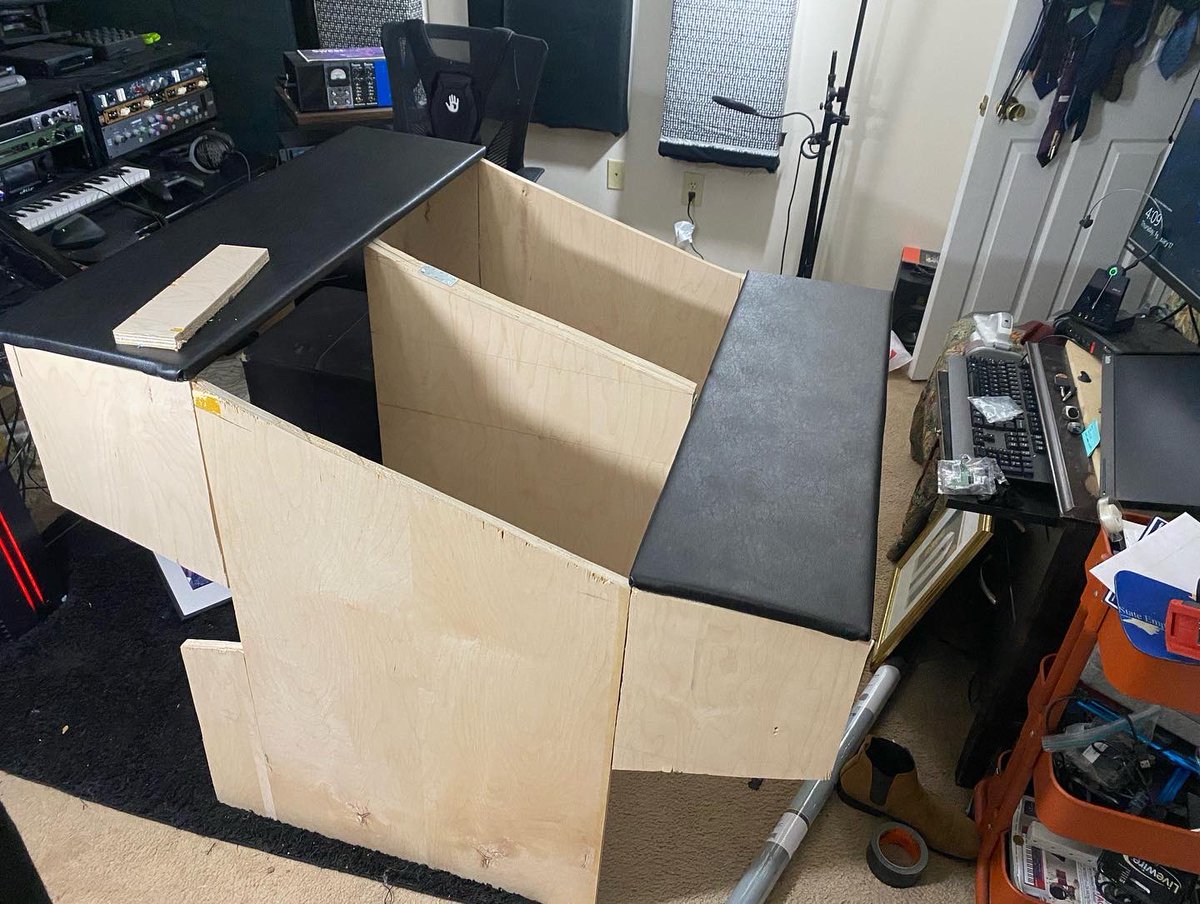 GottaBeClassic's tweet photo. How to build a Mix/Mastering desk yourself? Pt.1 lol..def not perfect, but waaay better deal then what some of these companies charge lol #woodwork #Engineering #Mastering #Mixing #Recording #Production #MusicStudio https://t.co/9UgklCnjTM