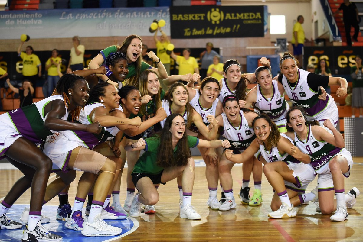 CompeticionFEB's tweet photo. ⛹️‍♂️#FEBJuniorF2022 |  El @unicajaCB consigue la medalla de BRONCE en categoría femenina

⛹️‍♂️#FEBJuniorM2022 | Un día después de la derrota en semis el @CasademontZGZ consigue la medalla de BRONCE masculina

📊 https://t.co/pvuQrbUoht
📺 https://t.co/FSIfezf4OL https://t.co/WaygbfMyff