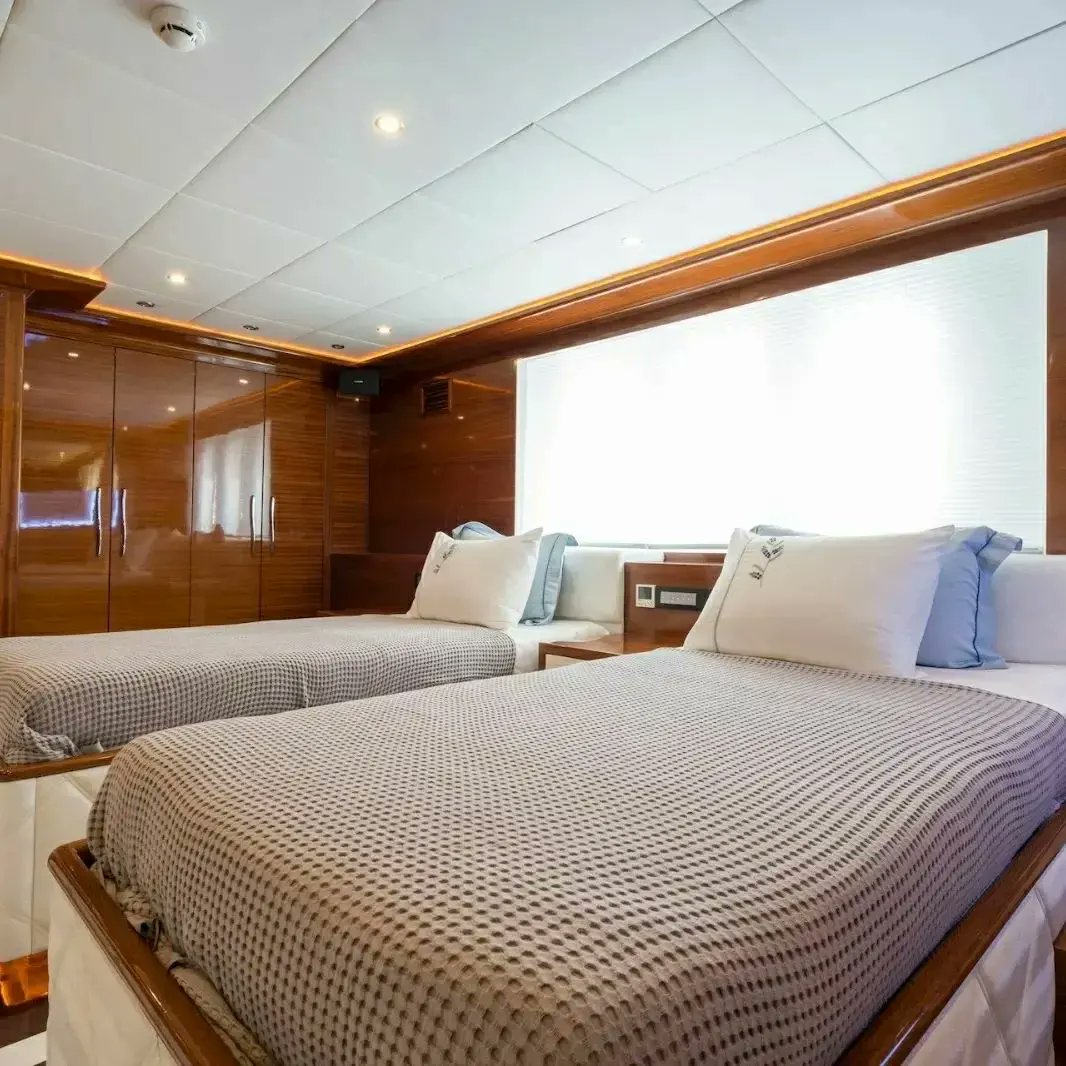 MarHolidayDeals's tweet photo. NEW YACHT WILL BE READY FOR 2022 SUMMER 
M/S  LONG ISLAND ... ⛵️⚓️(40 MTS ,5 CABINS &amp; 5 SHOWER AND WC , NEW BUILT 2021)

If you are a group of 10 people, 
For May - October: 45.500€ per week, 
June - September:  56.000€ per week, 
July and August 63.000 € per week
#bluevoyage https://t.co/8brBebH8wg