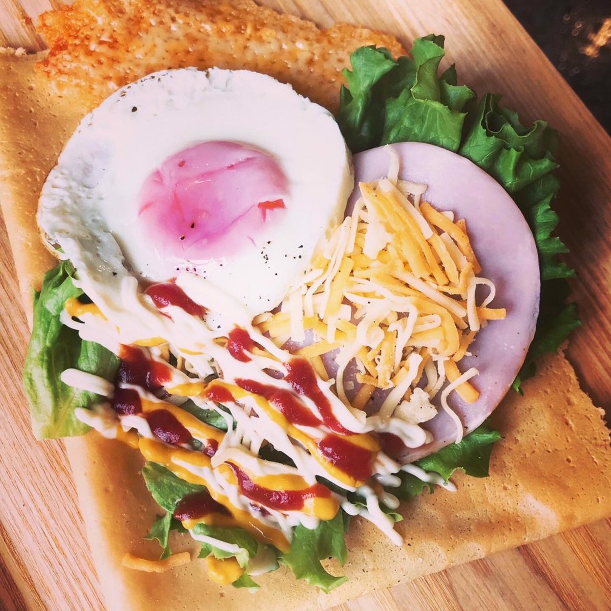 credo_cafebar's tweet photo. 姉妹店GESSO(ジェッソ)では先月より毎週日曜日にクレープを販売してます。明日8日の限定品は抹茶イチゴで、おかず系もあります。11時半にオープン、店内席や外のベンチで飲食可能です。 https://t.co/FVJ907PBJG