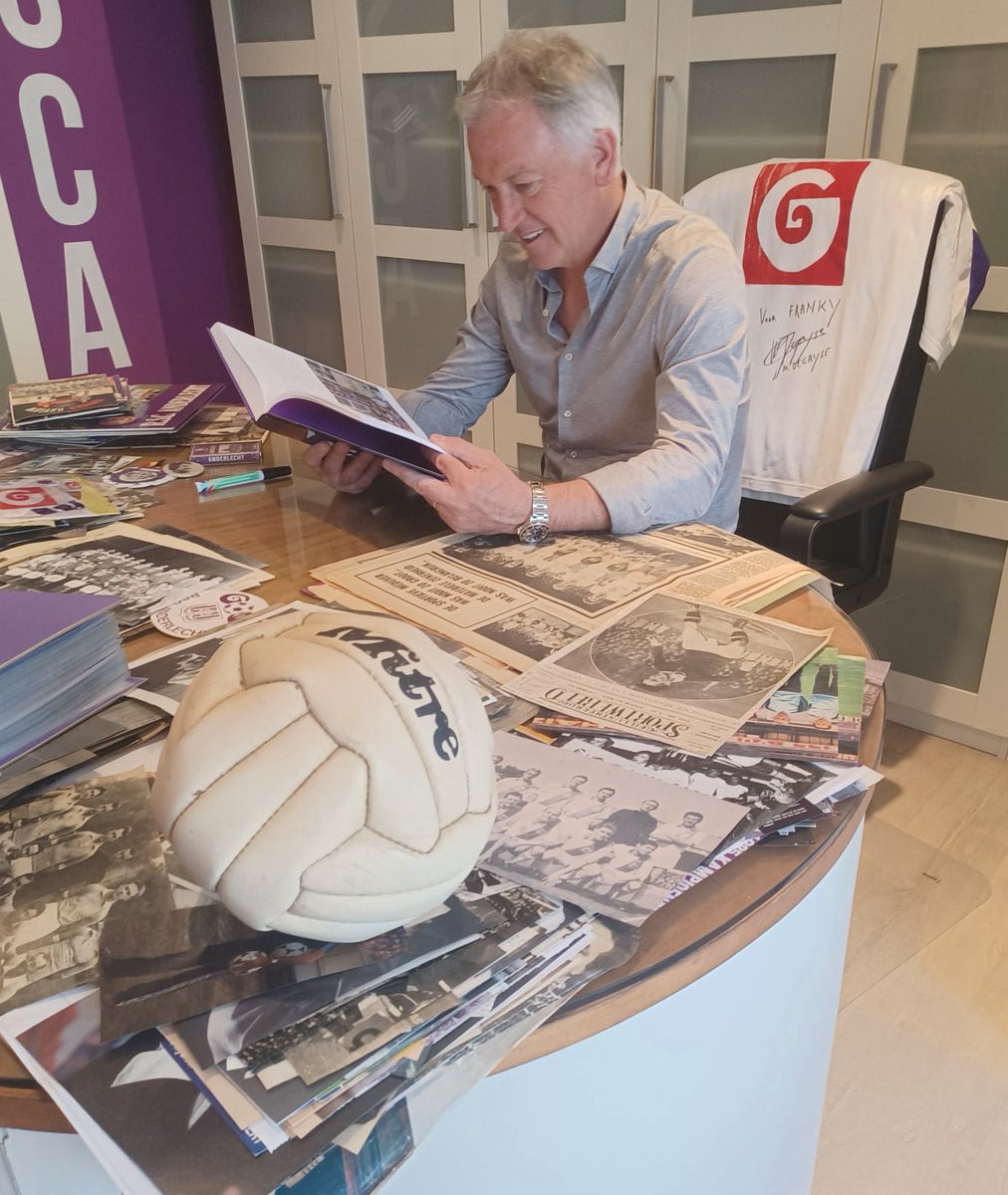 RscaCollector's tweet photo. Wie er de laatste weken allemaal langskwam in mijn persoonlijk #RSCA museum? 
Legendes, iconen, stuk voor stuk Sportingboys 💜🤍 #coym #rscanderlecht #Jurion #Orlans #Degryse https://t.co/m88kYZyhXP