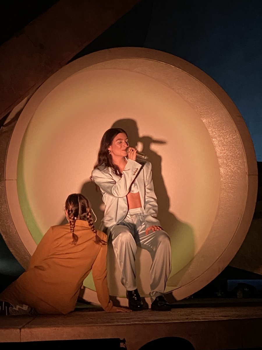 lordetails's tweet photo. I SAW LORDE TODAY, i’m out of words. it was one of the most freeing and beautiful experiences ever, thank you for the incredible night @lorde 💗💗 https://t.co/86y3k0RJHY