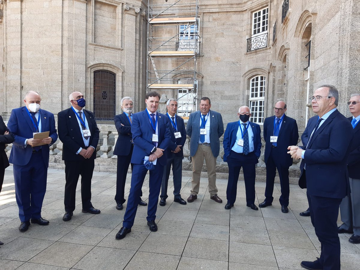 psdegsantiago's tweet photo. 🔴Recepción aos representantes dos Colexios Oficiais e Delegacións de España, do #CGETI , do Consello Xeral e da @UAITIE, e Enxeñeiros Técnicos Industriais. 
➡️O acto estivo presidido polo alcalde de Santiago, Xosé Sánchez Bugallo. https://t.co/vsTeLKCRJq