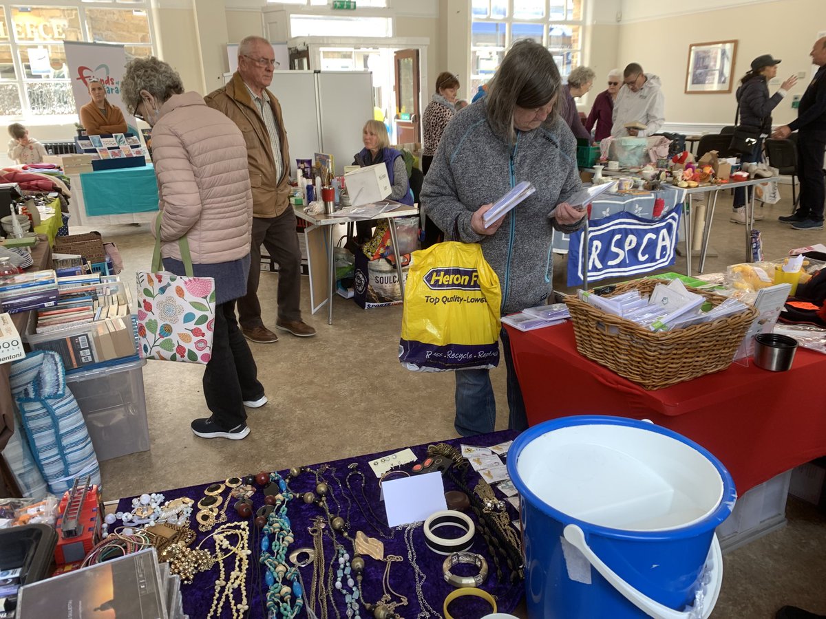 Join us in the town hall bargains galore ⁦<a href="/CRUKShops/">Cancer Research UK Shops</a>⁩ #northallerton