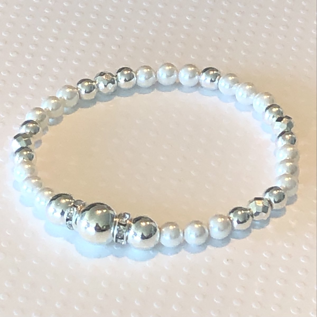 BBrillance's tweet photo. ✨💎 2059 - Bracelet Perles Chic https://t.co/CMVWpAbPdr ⭐️#FollowFast #CCFavoris #BijouxDuQuebec 
#FeteDesMeres #MothersDay
#gift4Mom #CadeauPourMaman
#Bracelete #Snow #neige #collection #BijouterieBrillance https://t.co/utVxwtoEr0