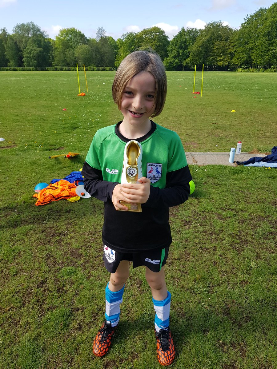 JagotaRavinder's tweet photo. Over 40 children this morning in the first session what a brilliant set of kids well done to kalahan and new boy Tommy for winning trainer of the day awards well deserved.!...#freefootball https://t.co/NDDFH3vz5o