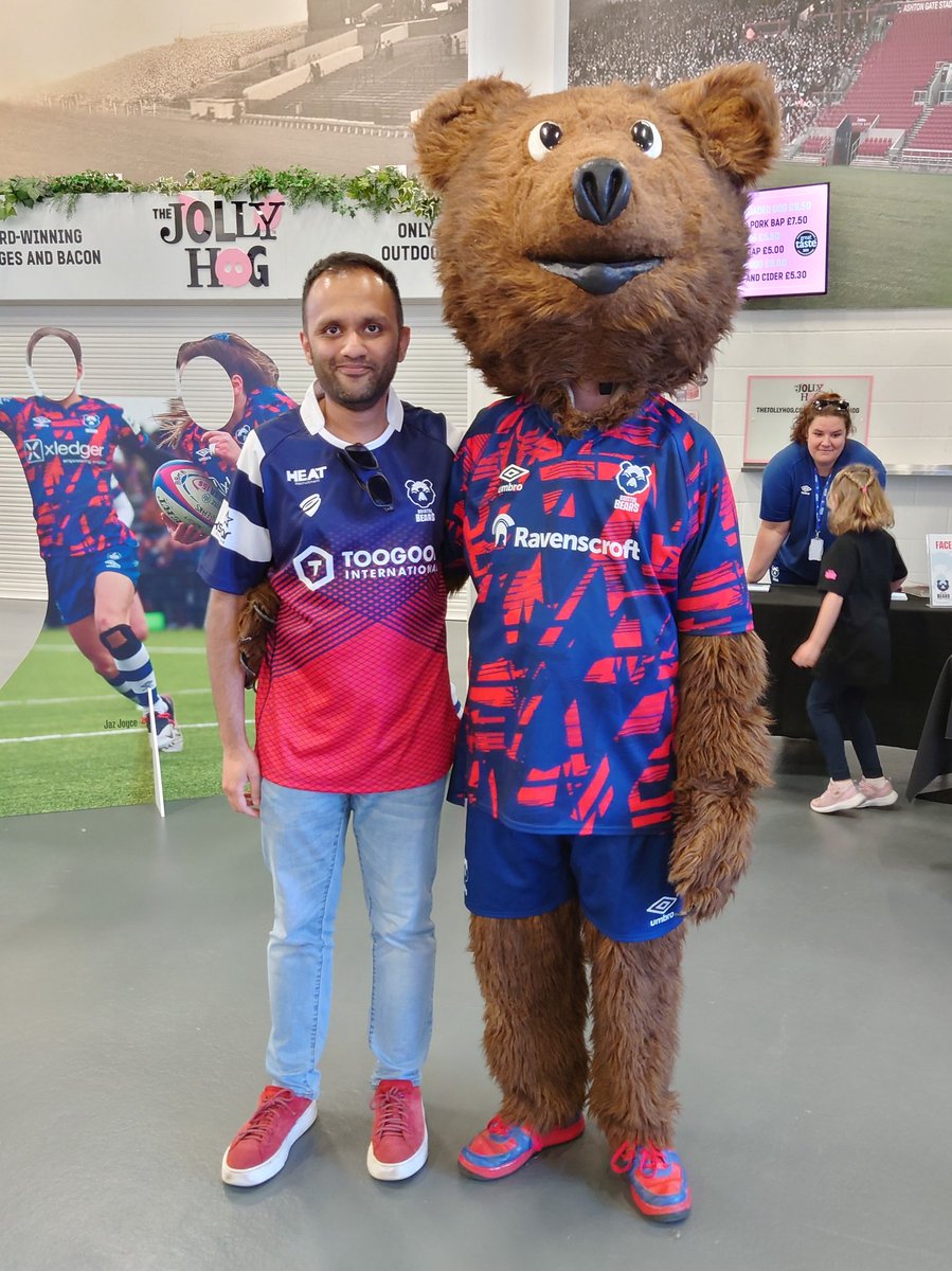 Here at <a href="/ashtongatestad/">Ashton Gate Stadium</a> ahead of the <a href="/BristolBearsW/">Bristol Bears Women 🐻</a> v <a href="/HarlequinsWomen/">Harlequins Women 🃏</a> clash.

Been an overall Bristol fan for years but don't think I ever got a photo with <a href="/TheRealBrizzley/">Brizzley Bear</a> before. Had to change that today!
