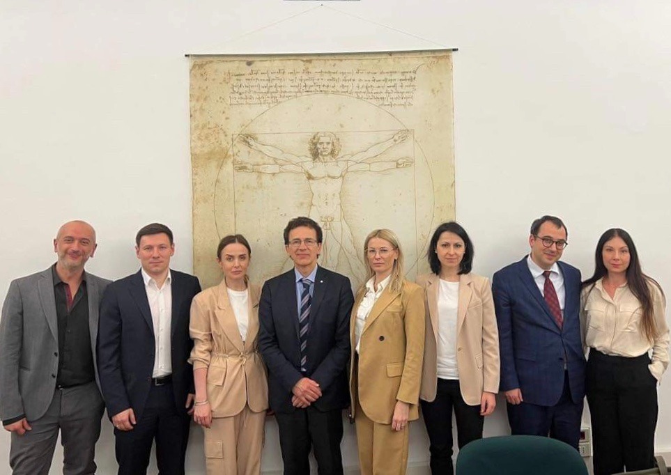 FIDU_ETS's tweet photo. It was an honour to receive a delegation of the Parliament of #Ukraine at FIDU’s offices in Rome yesterday. We discussed the support to the investigations into war crimes, the reconstruction of #Kharkiv and the humanitarian condition of the refugees.  
#WeStandWithUkraine 🇺🇦 https://t.co/ujnpT1XgXZ