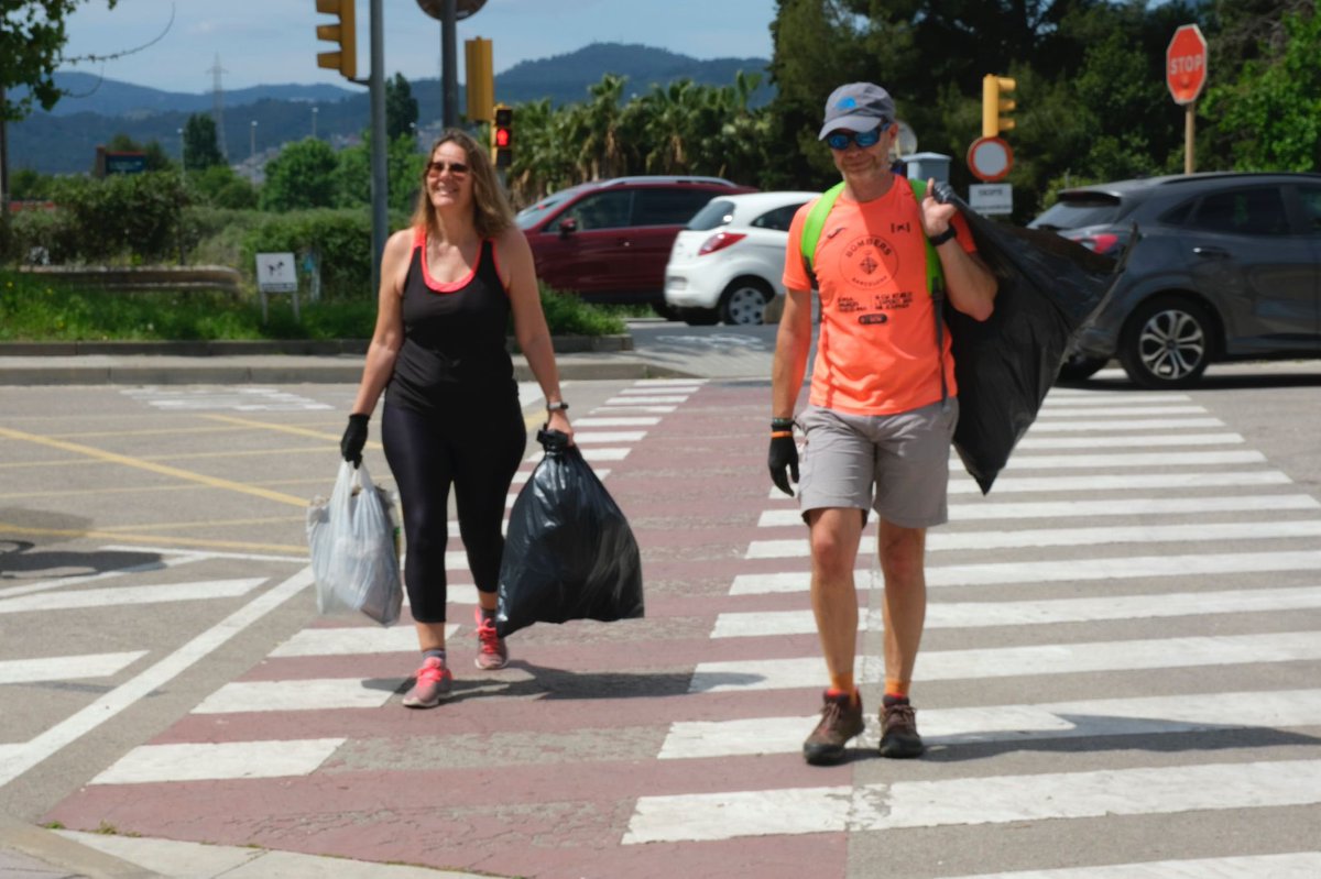 AjSJDespi's tweet photo. #MediAmbientSJD A #SantJoanDespí ens hem sumat al repte #LetsCleanEurope perquè no es llencin residus a la natura. Amb l'ajuda de persones voluntàries s'han recollit 72,6 kg de deixalles als camins agrícoles.
🚮 Siguem respectuosos, no llencem residus a la natura! @2EWWR https://t.co/tsH7Vl6MW8