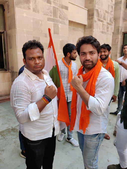 VasuRukharBjp's tweet photo. दिल्ली प्रदेश युवा मोर्चा कार्यालय मंत्री, कर्मठ , मेहनती ,हम सभी का प्यारा , लाड़ला छोटा भाई @ArjunVelotil  जी को जन्मदिन की हार्दिक बधाई एवं शुभकामनाएँ 💐🎂🎂💐

#HBDArjunVelotil ❤️ https://t.co/foRBXioHXg