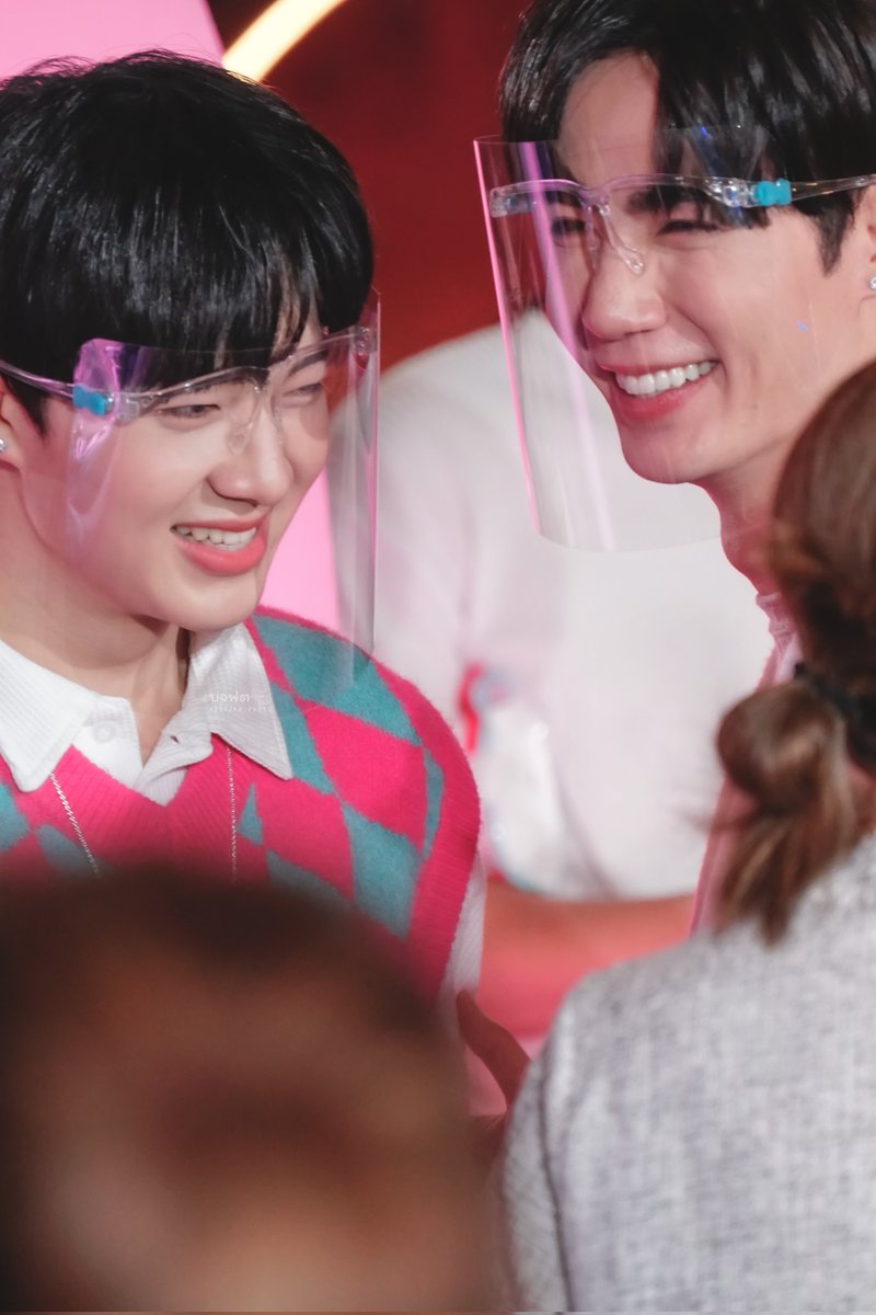 BestJra_Photo's tweet photo. To @zee_pruk @CwrNew 

พวกเรารักรอยยิ้มของทั้งสองคนมากๆนะ 
เพราะงั้น อยากให้ใช้ชีวิตอย่างมีความสุข ตอบแทนเราด้วยรอยยิ้มที่มีแต่ความสุขของทั้งคู่ก็พอแล้ว ♡♡♡♡♡

#MultyXZeeNuNew 
#ZeeNuNew 
#ซนซน #pphpix https://t.co/MhOoouCLHY