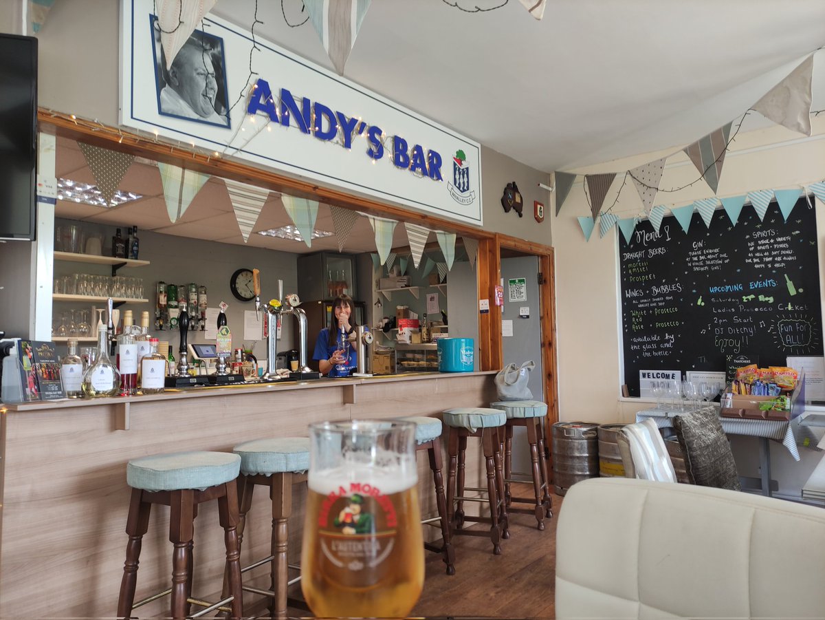 whalleycc's tweet photo. Beautiful afternoon here at Station Road ☀️ bar fully stocked and lovely pies waiting for you! @SettleCC won the toss and elected to bat. Cheers Andy🍻 https://t.co/krvlKWZZro