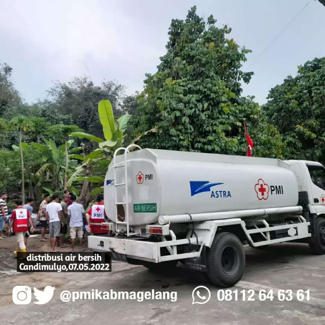 muntilanbranch's tweet photo. Terus bergerak membantu warga menyalurkan air bersih di Candimulyo...
#pmiselalubantu https://t.co/gciTx3eNDP