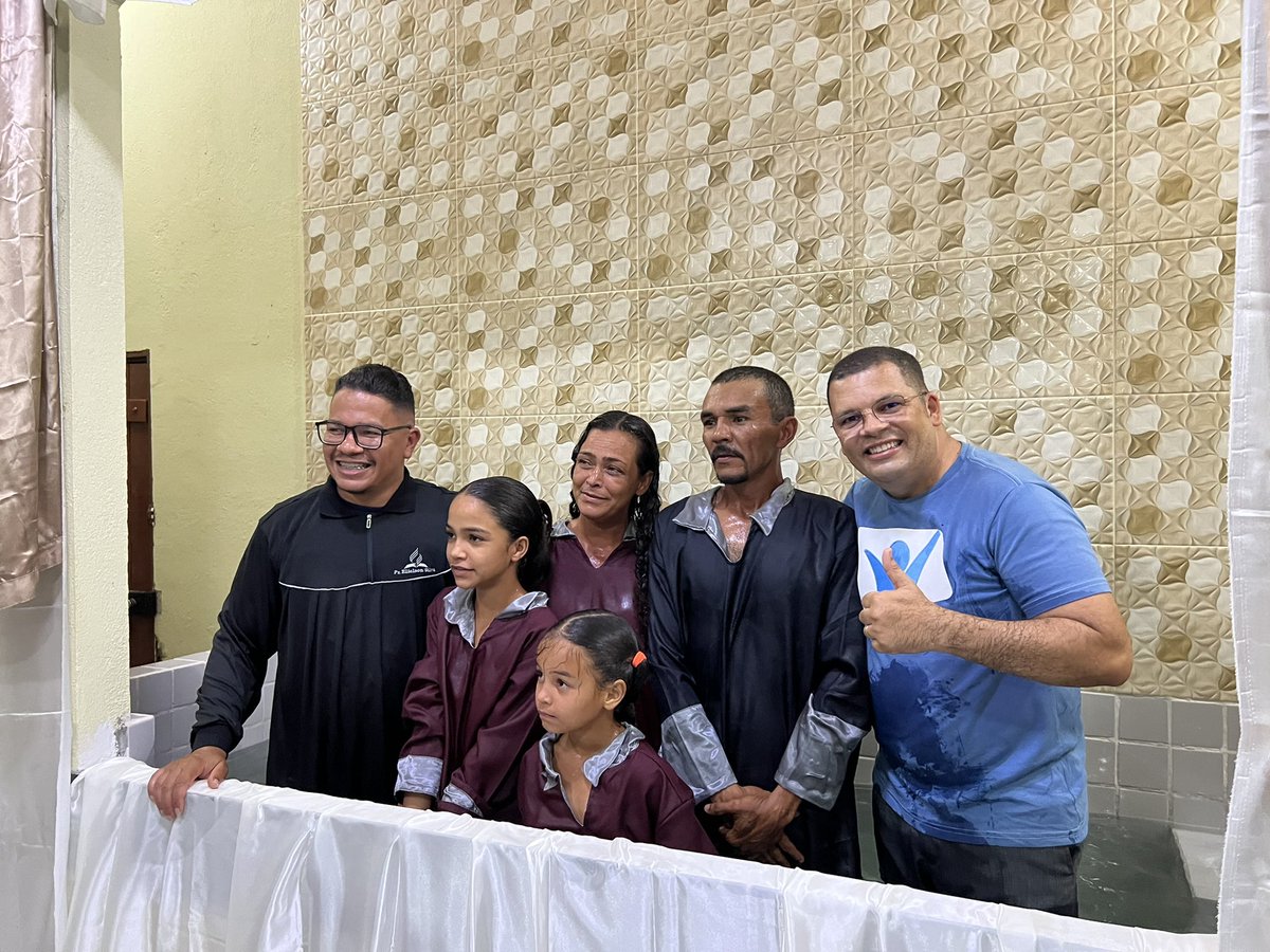 PrC_Augusto's tweet photo. 📌 Assembleia de PGs em S. J. Da Tapera. 

Uma igreja q ADORA nos Templos! 
Uma igreja q CONVIVE nas Casas!
Uma igreja q SALVA nas Ruas! 

_9 pessoas tiveram seus nomes gravados no livro da vida!_

Tremendaço @ElielsonSilva7 https://t.co/xZDlPtImql
