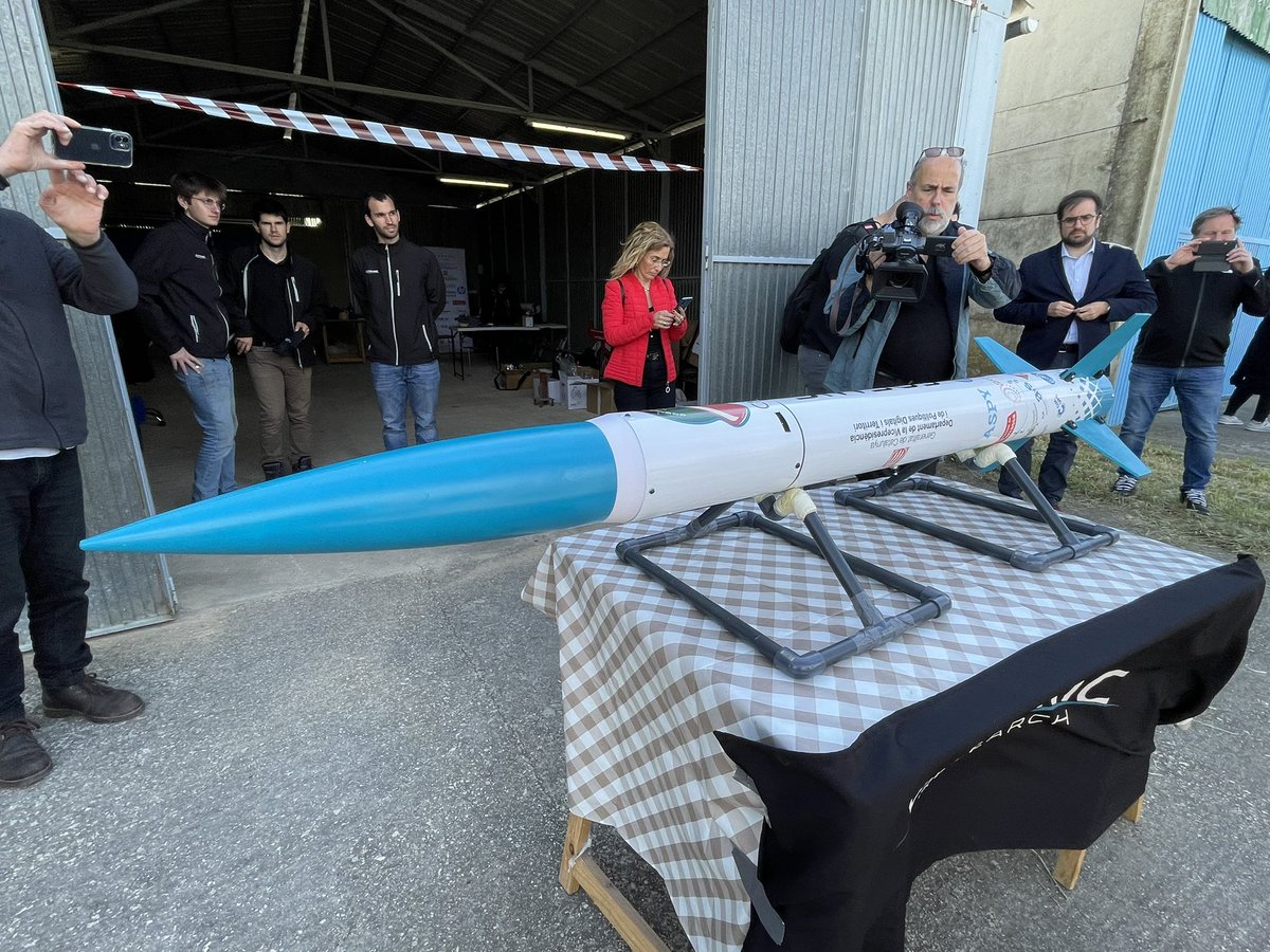dmarcop's tweet photo. Com sempre els coets de @CosmicResearch són  protagonistes del CanSat Catalunya. En cada coet s’embarquen 6 cansats 🚀 🥫
#CanSatCat https://t.co/cGDcF3ok9X