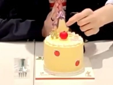 Yowmashiho's tweet photo. Mashiho's.           🤝     Yedam's
Snow White cake         Sofia the first
                                             Cake https://t.co/rqTeX9636D
