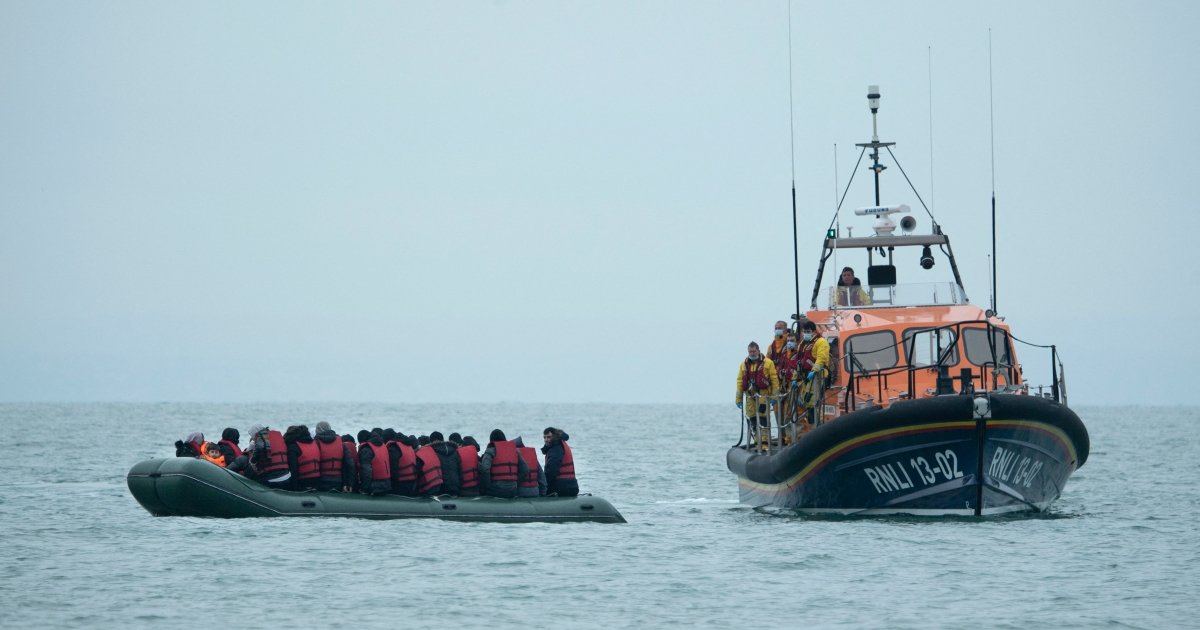 TerraOrBust's tweet photo. We've had a good few days now of migrant crossings with fair weather.
Numbers per day haven't gone over 300.
Before the Rwanda announcement, we were seeing 600-900 per day.
That suggests there is a deterrent factor to the policy.
#RwandaSuccess https://t.co/iWN2cCphPc