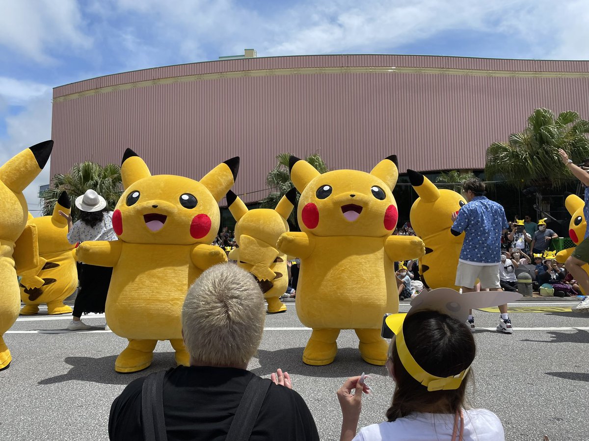 AlegreRosada's tweet photo. Mi primera #pikachuparade #okinawa #pikachuoutbreak #pokegenic #japon
#そらとぶピカチュウプロジェクト https://t.co/Ls0qlrFIhN