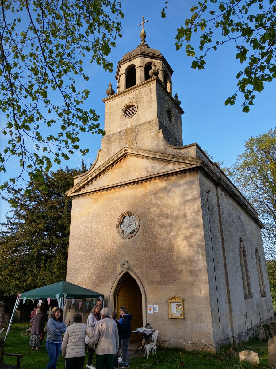 ShelleyHass's tweet photo. Attended a private art exhibition at All Saints Church in Woolley, North Somerset. Getting there was nearly as exciting as the stunning works of art themselves! #roadtrip2 https://t.co/A1uN7QdFub