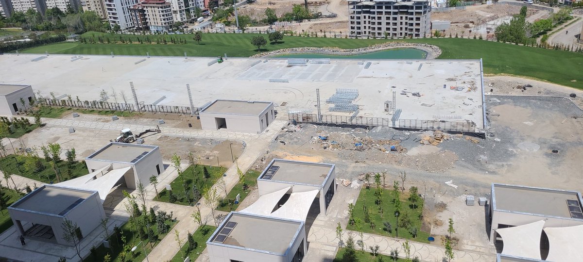 AtaparkAtasehir's tweet photo. @atasehirbld @battalilgezdi34
@herkesicinCHP @ibbBeyazmasa
Bu ortadaki alana ne yapılıyor? 
Park olarak tanıttığınız bu alanda çocuklar için bir oyun alanı veya gençler için bir spor alanı olacak mı? https://t.co/6h2hoaJRp9