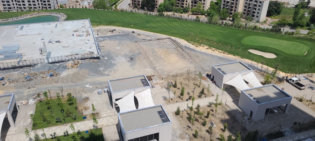 AtaparkAtasehir's tweet photo. @atasehirbld @battalilgezdi34
@herkesicinCHP @ibbBeyazmasa
Bu ortadaki alana ne yapılıyor? 
Park olarak tanıttığınız bu alanda çocuklar için bir oyun alanı veya gençler için bir spor alanı olacak mı? https://t.co/6h2hoaJRp9