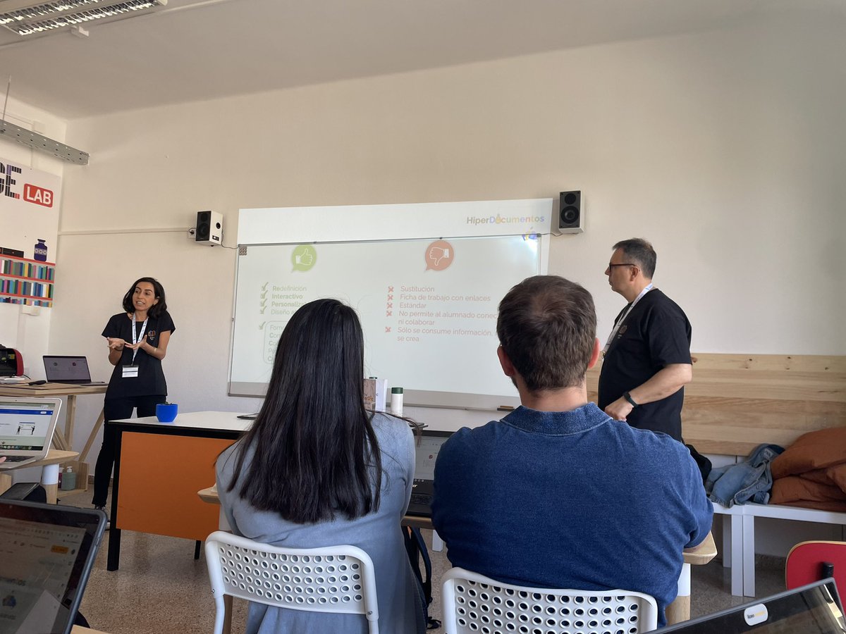 maitesl86's tweet photo. Los profes de @LiceoEuropeo empezamos día de formación en #volvemos10x con @GEGSpain con un taller muy interesante sobre #hiperdocumentos impartido por @NGonGil @alandav_ @Vicentxirivella https://t.co/17SJE2iXyS