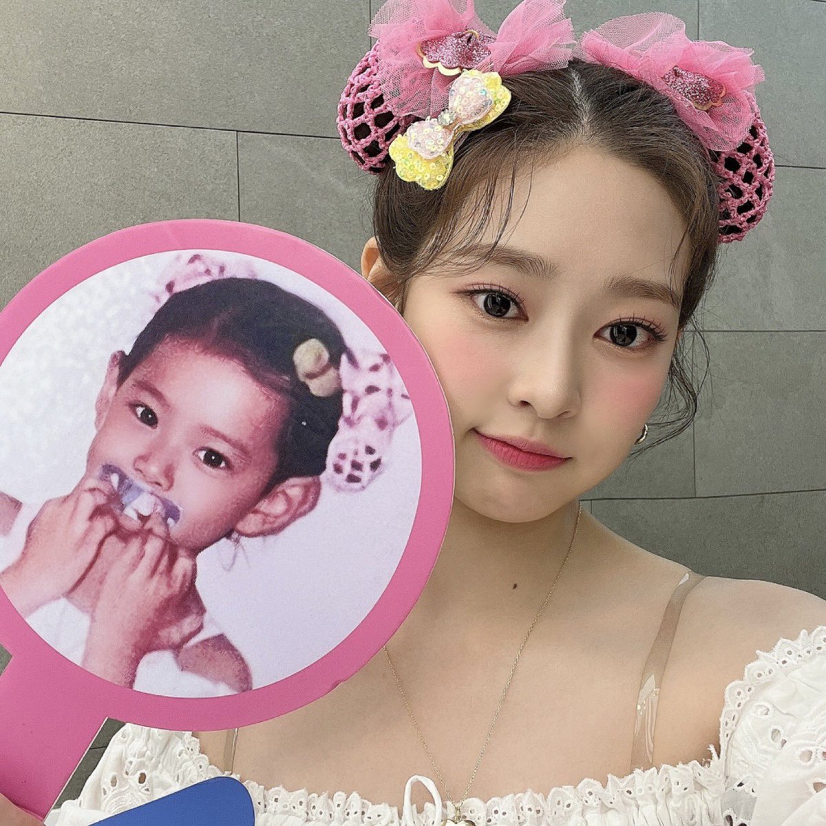 minddwu's tweet photo. bringing back that realm of pure and loving childhood that i’ve always kept safely in my heart, a special occasion for the children’s day! this baby angel made an appearance today on music core and everyone squeals in glee, “oh! how adorable she is.” 🎀👼🏻 https://t.co/x5nV7nlkMp