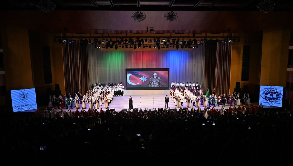 Heydər Əliyevin anadan olmasının 99-cu ildönümünə həsr olunmuş bədii yaradıcılıq müsabiqə-festivalının yekun konserti keçirilib
#TəhsilNazirliyi #EduAz #Müsabiqə #Məktəbdənkənar
bit.ly/3kPT34w