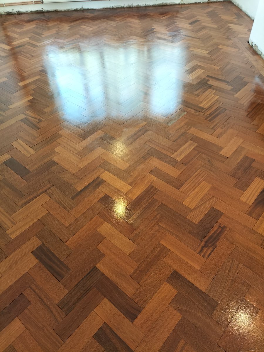 PROfloorRes's tweet image. beautiful mahogany parquet floor..sanded and finished with a satin lacquer..#dustlessfloorsanding #scratchfree PROfloor-restore.co.uk