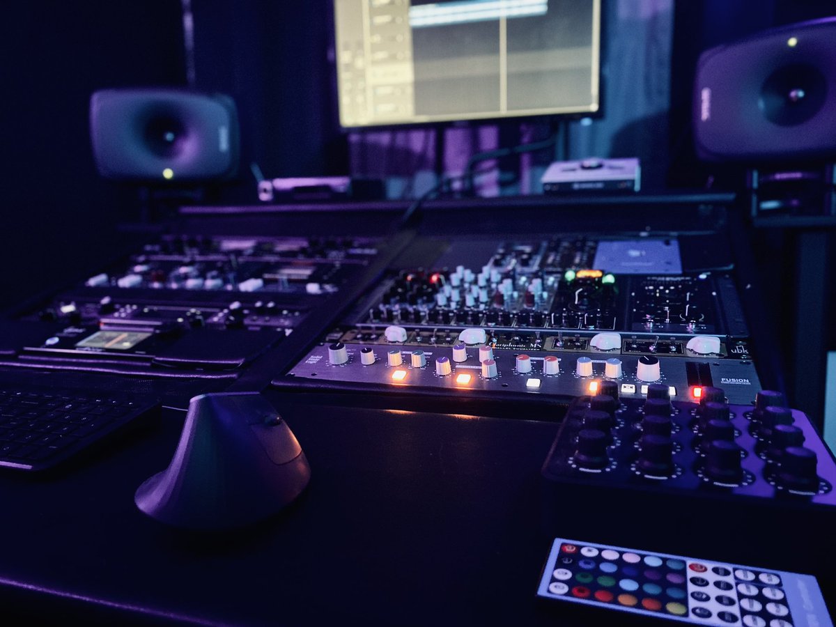 GottaBeClassic's tweet photo. My studio..#Engineer #Mastering #Mixing #Production #Recording #MusicStudio https://t.co/bw9Rb2EMG3