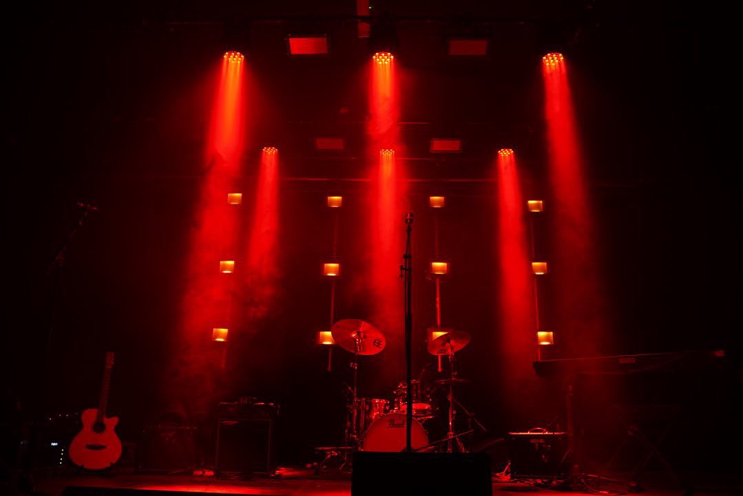 arts_tutor's tweet photo. HUGE well done to @lcualmusic for their Hootenanny last night. An impressive display of talent and creativity. Thanks to lighting operators Oli Webber/Rowan Ley and Billy Barnes.. Great work all-round! #youngprofessionals #industryfutures @lincoln_college https://t.co/dMFWV1kyni