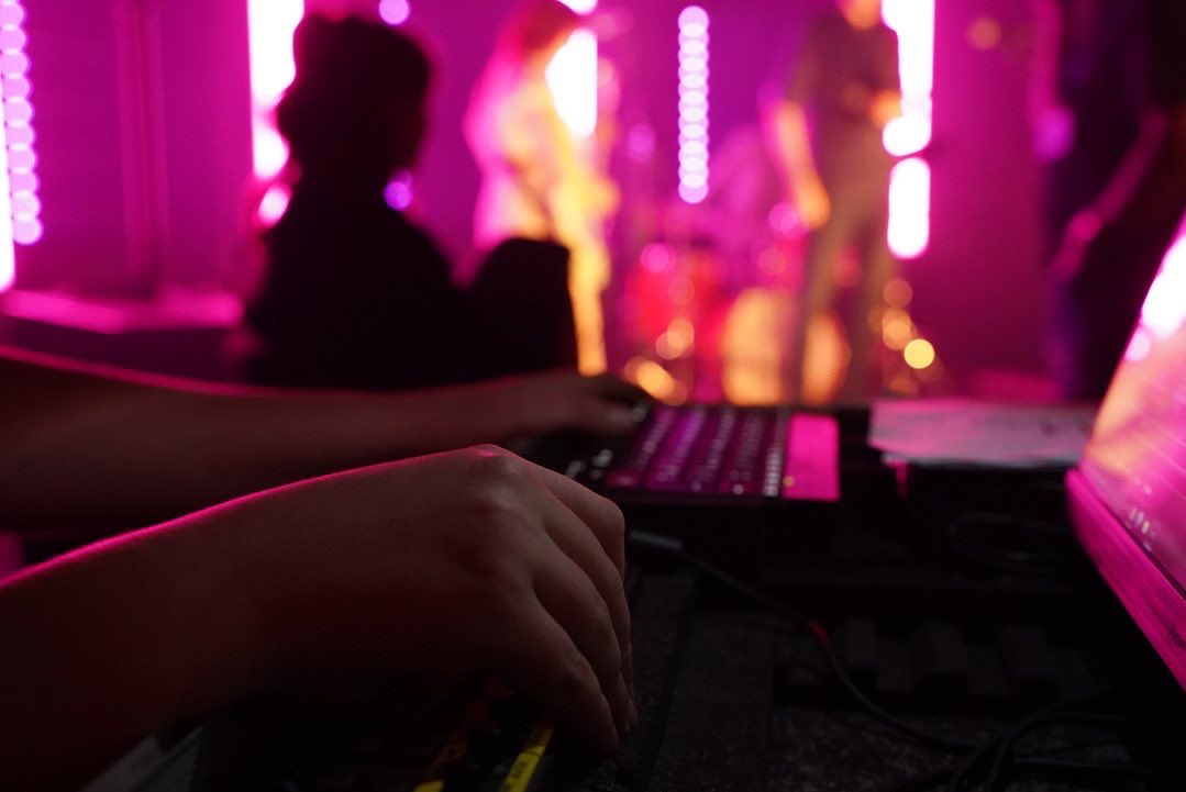 arts_tutor's tweet photo. HUGE well done to @lcualmusic for their Hootenanny last night. An impressive display of talent and creativity. Thanks to lighting operators Oli Webber/Rowan Ley and Billy Barnes.. Great work all-round! #youngprofessionals #industryfutures @lincoln_college https://t.co/dMFWV1kyni