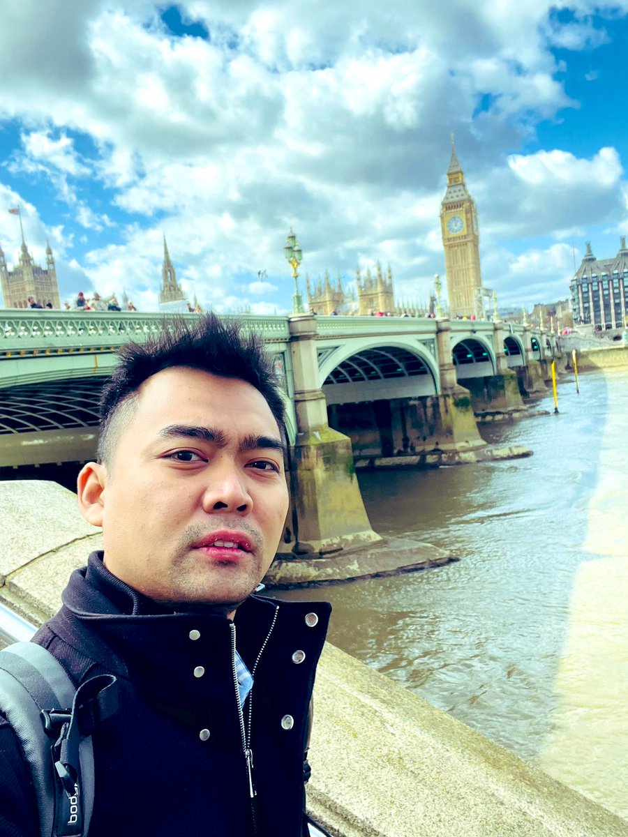 gumilargugun's tweet photo. Bersyukur, Berdoa dan Berkaya.  #London https://t.co/F8aI52xFcs