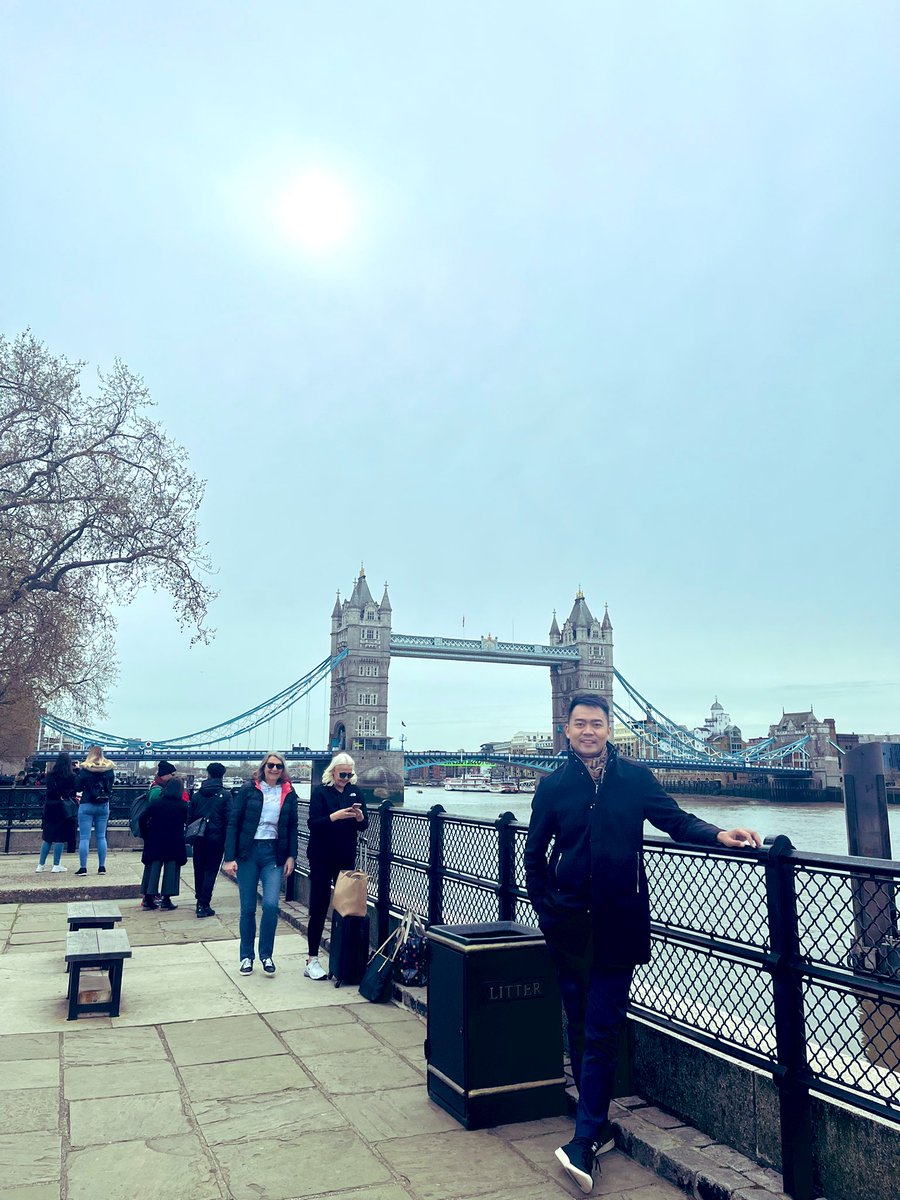 gumilargugun's tweet photo. Bersyukur, Berdoa dan Berkaya.  #London https://t.co/F8aI52xFcs