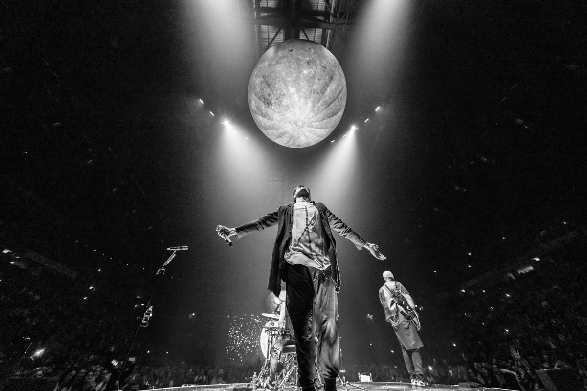 thescript's tweet photo. UK and Ireland... Tour starts ONE WEEK TODAY! Belfast is up first and we can't wait to see ye 💚🙌🏻 #talesfromthescripttour https://t.co/uLQB5joCZC