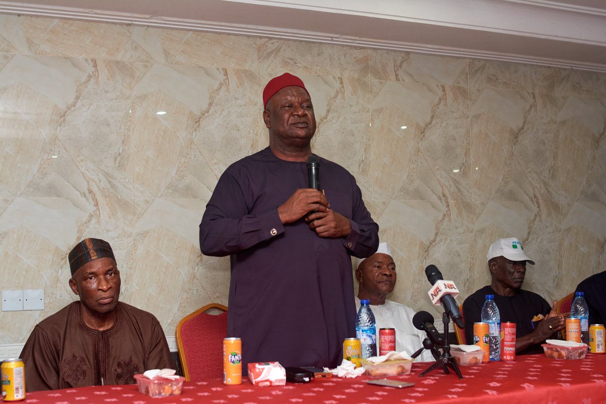 Disney_bea's tweet photo. Last night Pius Anyim met with the PDP delegates from Kogi state as he sought their support on my mission to build a #GreaterNigeria 

It was a brilliant session as they were engaged in dialogue on the importance of the right leadership. https://t.co/IrPxuTXZGh