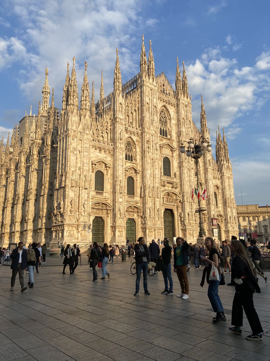 windyday9708's tweet photo. Hello chingus, I finally made it to Milano✨ https://t.co/V6T46idmCs