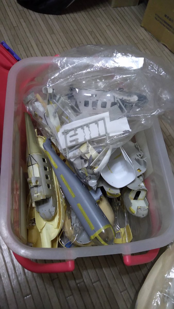 monkitty551's tweet photo. ヘリコプターおもちゃ箱♪
開けてみたw σ(^◇^;)
#Mi8
#Mi17
#Mi171
#CH37C
#HRS1W
#HH52A
#S62J
#SH3H 
#HSS2B
#HH3E https://t.co/EGd5z4Lzpt