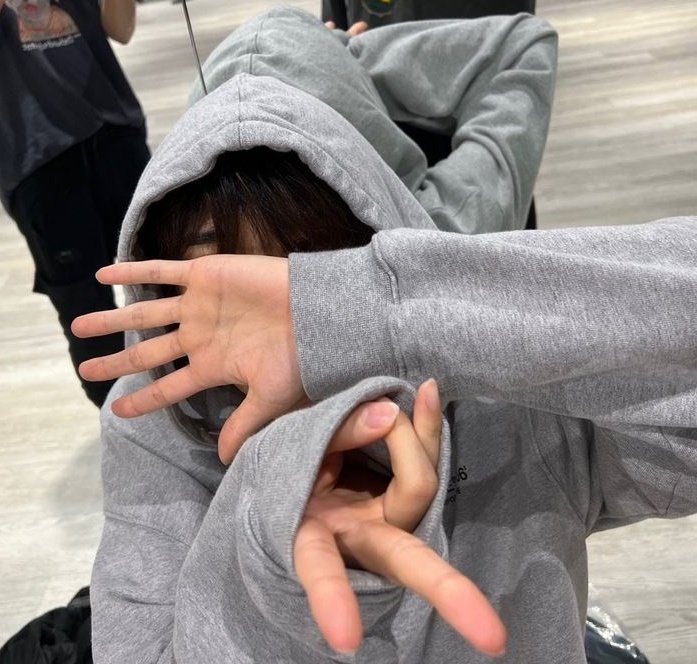 sunhoonthinker's tweet photo. gyaru https://t.co/8vnZjUu7HM