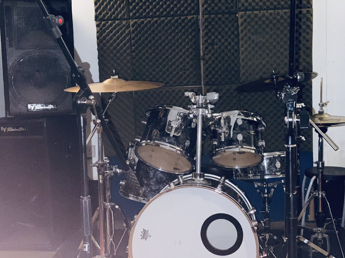BonaFideStudio's tweet photo. Our #PractiseRoom 2 is calling all #NorthLondon #SoloDrummers, #rehearse at our at discounted #GREEN rate!
#Drummers don’t use ANY electricity therefore they are not just #environmentalyfriendly but their presence reduces our energy bill!
#rehearsalstudio #drums
02088839641 https://t.co/etMpuhaqM0