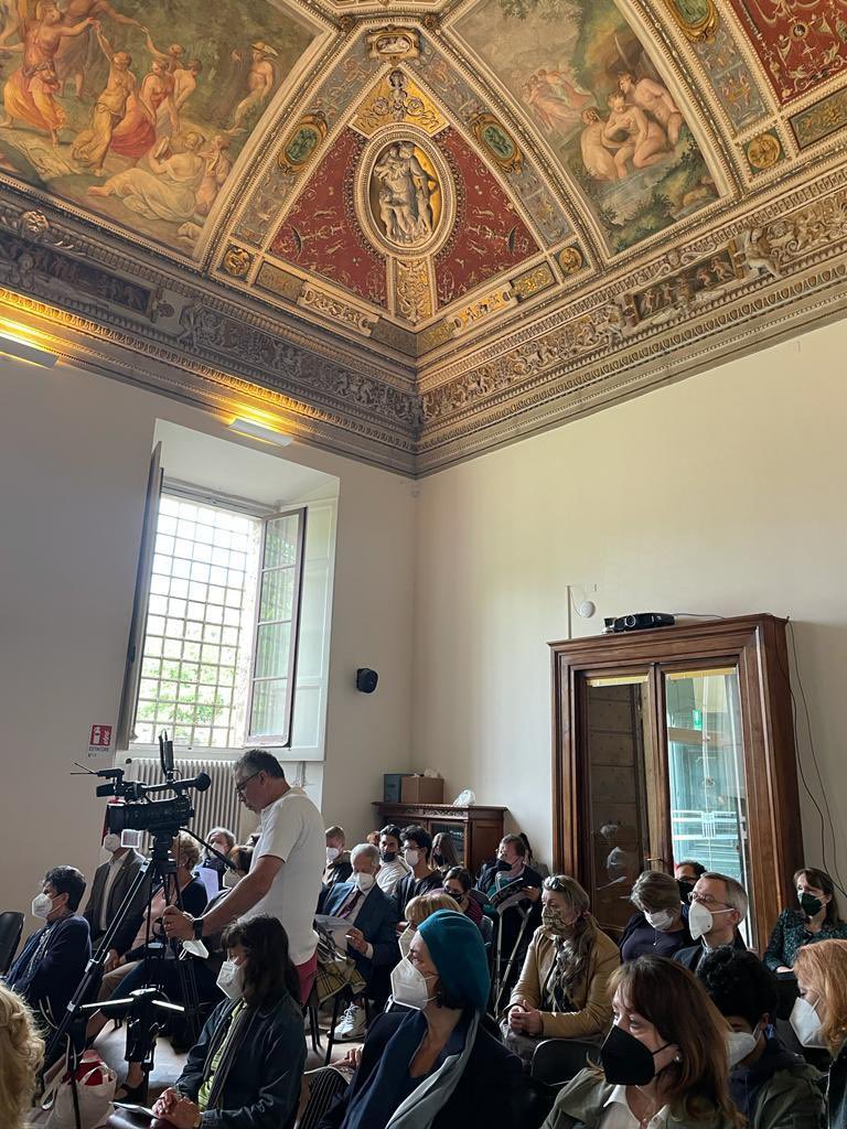 PLinItalia's tweet photo. W konferencji inauguracyjnej #PolishHeritageDays w Rzymie🇮🇹 z udziałem @Anna_M_Anders konsul Agaty Ibek-Wojtasik i dyr. @PLInst_Roma Łukasza Paprotnego uczestniczyli także uczniowie polskiej szkoły w Rzymie, liczna Polonia w Italii oraz włoscy przyjaciele Polski🇵🇱🇮🇹 https://t.co/akJ37bSvPR
